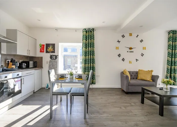 11f2 Captivating & Luxurious Apartment *